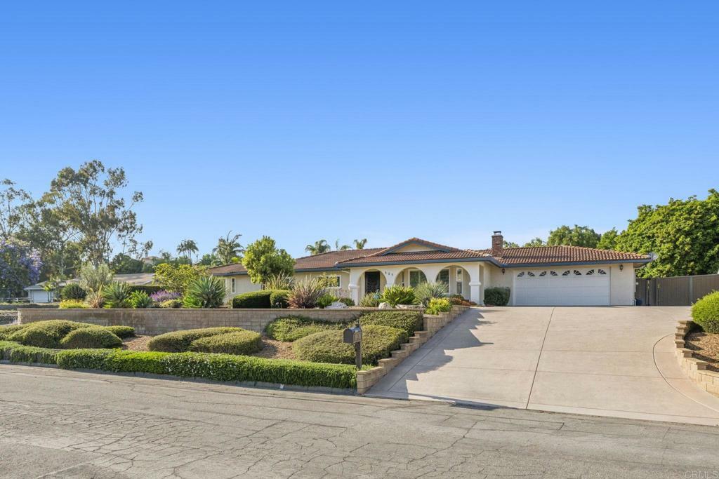 Property Photo: 525 Hilo Way CA 92081