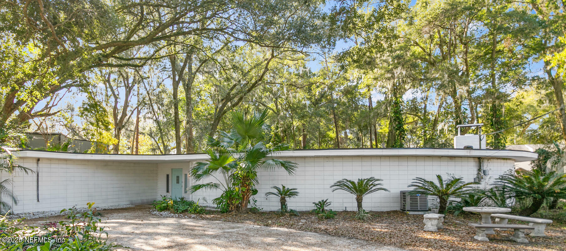 Property Photo: 3132 Forest Circle FL 32257