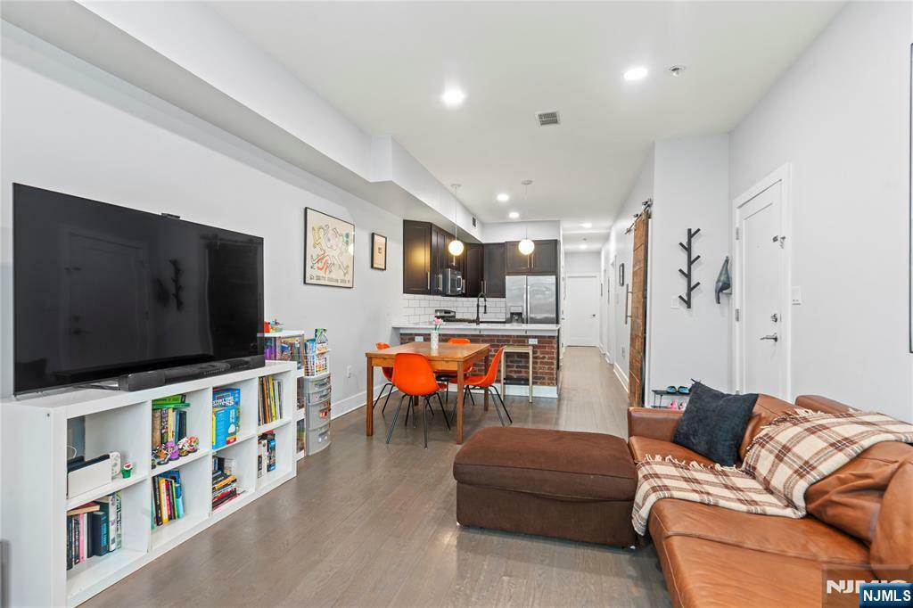 Property Photo:  172 South Street 2A  NJ 07307 