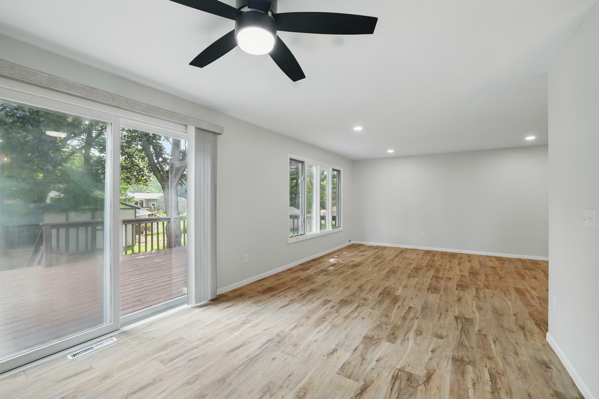 Property Photo:  200 Sterling Street N  MN 55119 