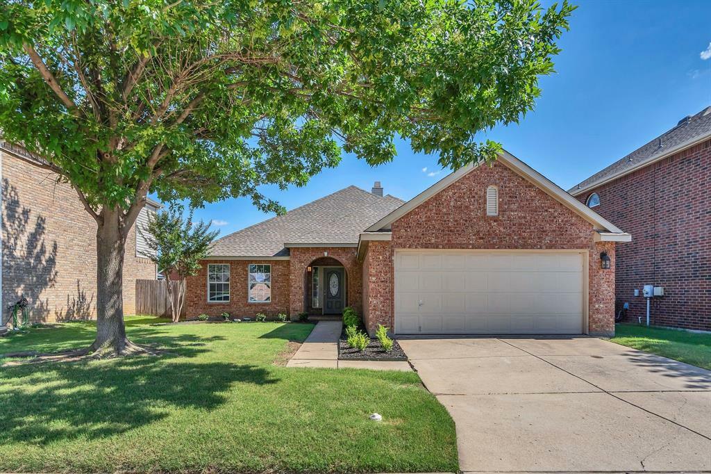 Property Photo: 1940 Creek Crossing Drive TX 76247
