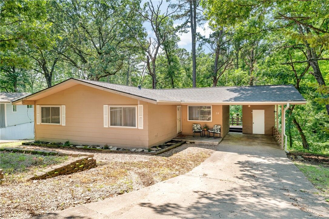 Property Photo:  24 Evesham Lane  AR 72714 