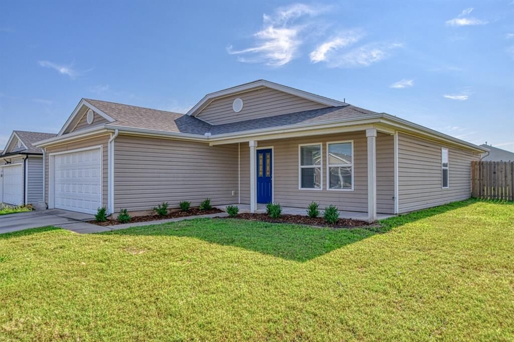 Property Photo: 15620 Ivy Hill Drive OK 73170