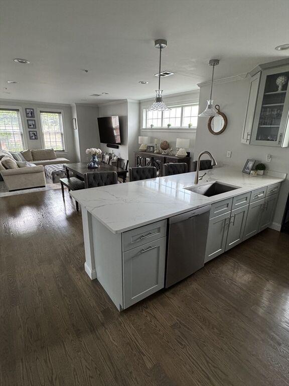 Property Photo:  49 Leyden St 5  MA 02128 