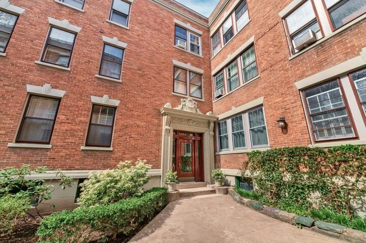 441 Washington St 5  Brookline MA 02446 photo
