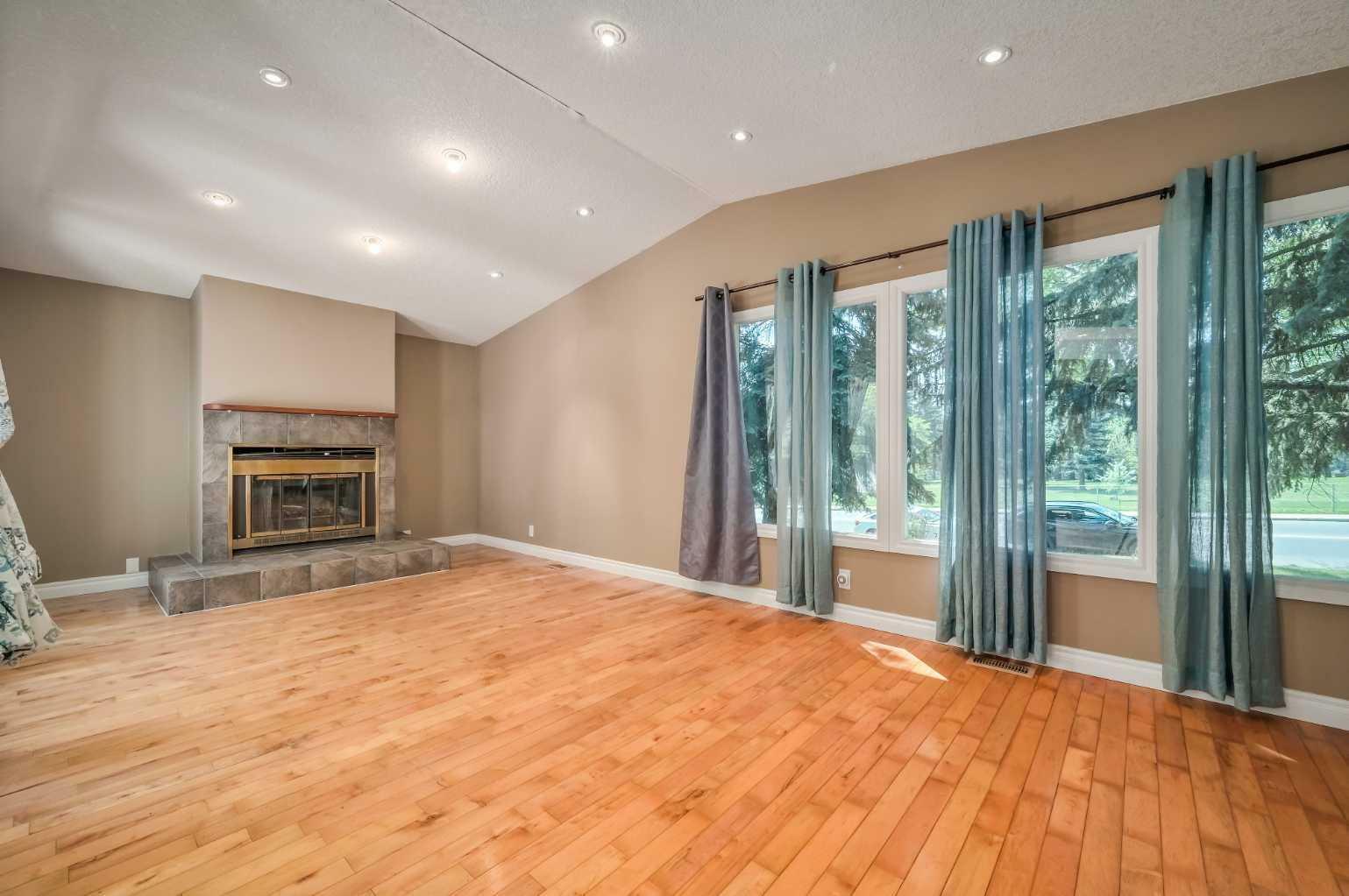 Photo de la propriété: 712 40 Avenue NW AB T2K 0E6