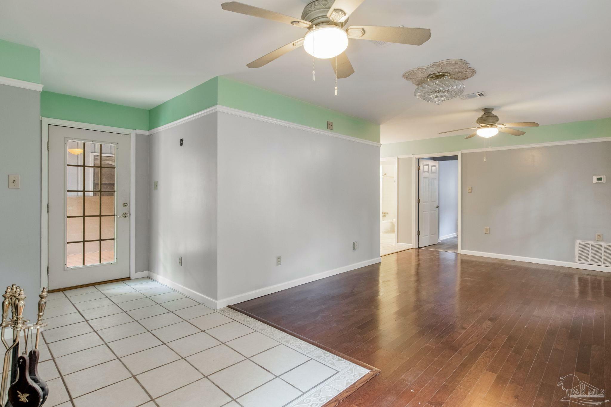 Property Photo: 6205 Chicago Ave FL 32526
