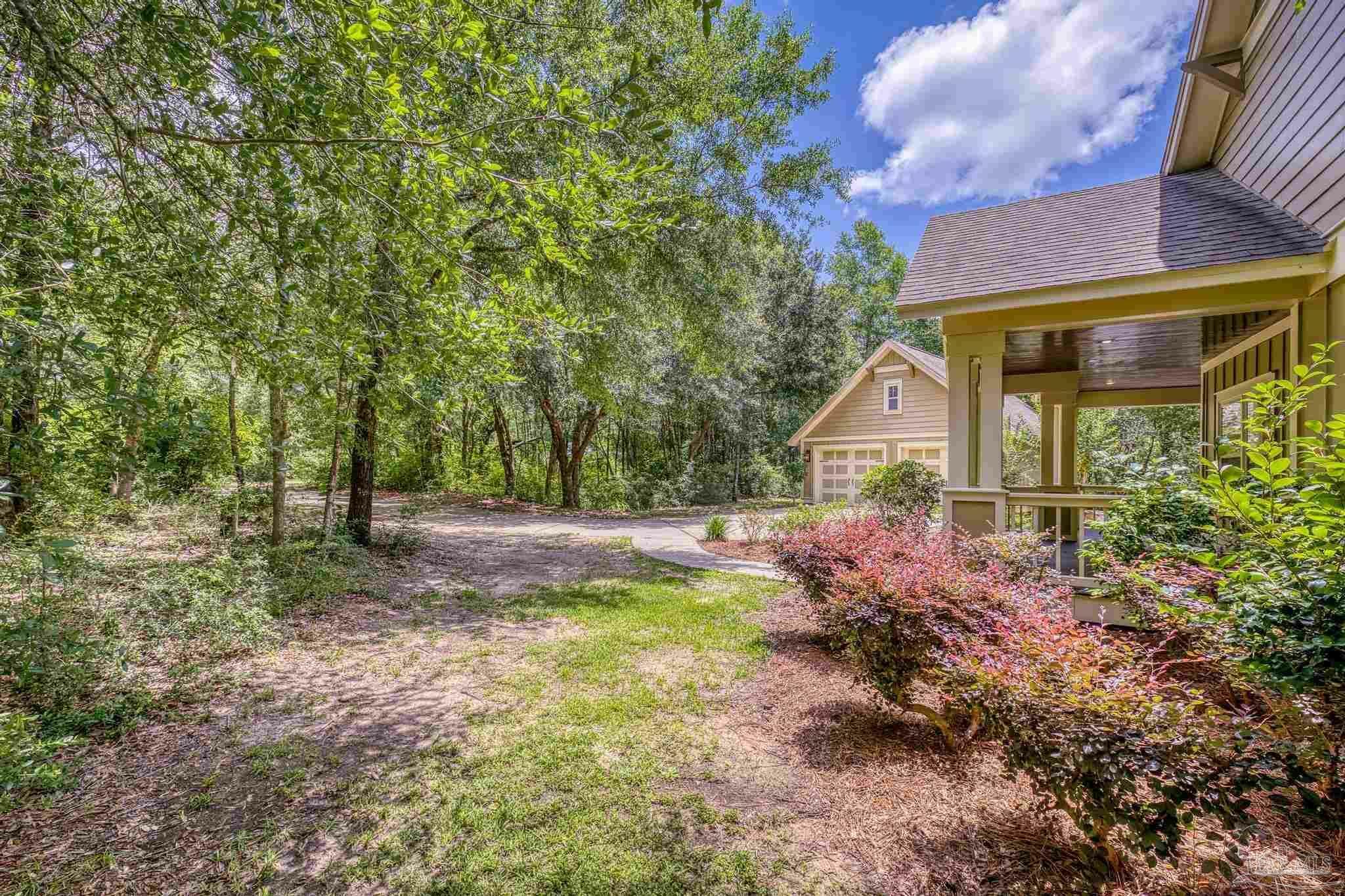 Property Photo: 7515 Whiting Acres Ln FL 32570