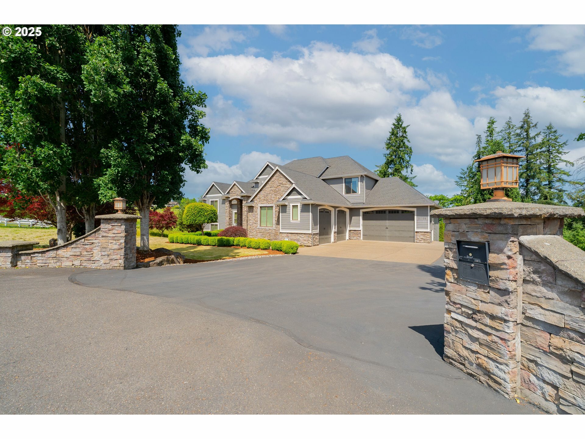 Property Photo: 21106 NW 3rd Ct WA 98642