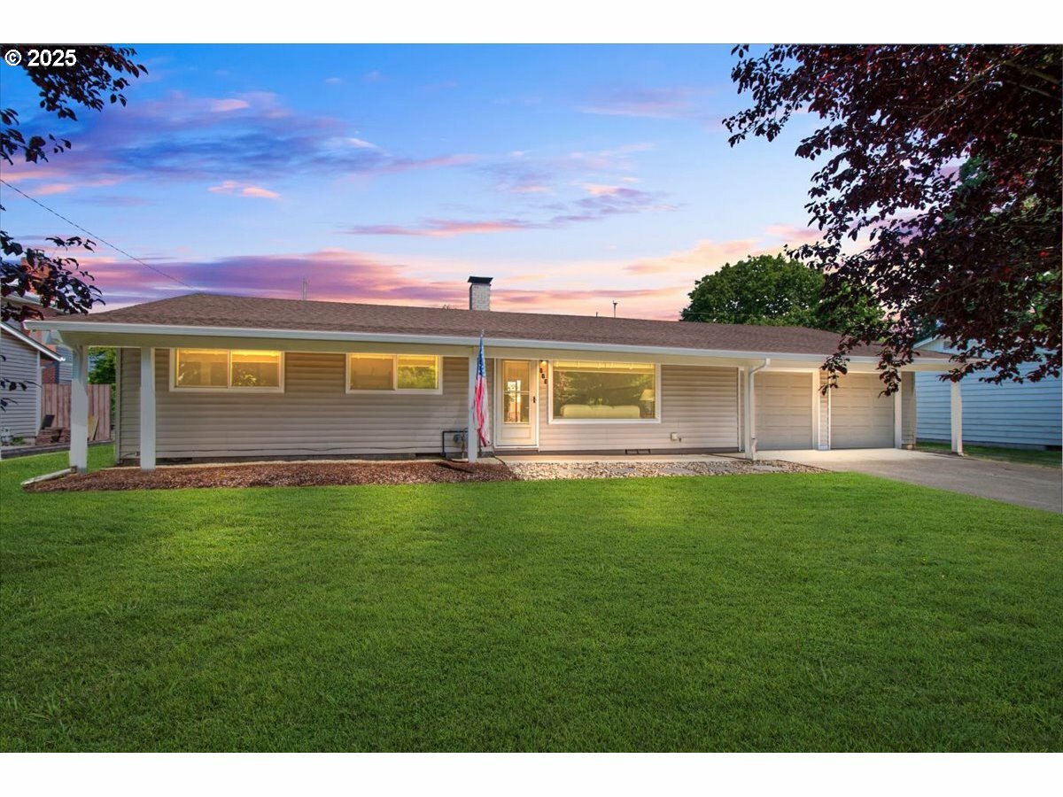 Property Photo: 113 N Nashville Way WA 98664