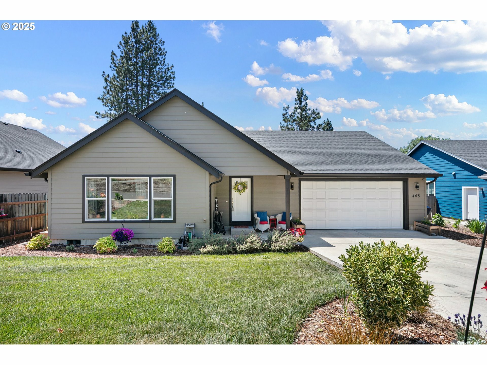 Property Photo: 443 N Hyland Ln OR 97452