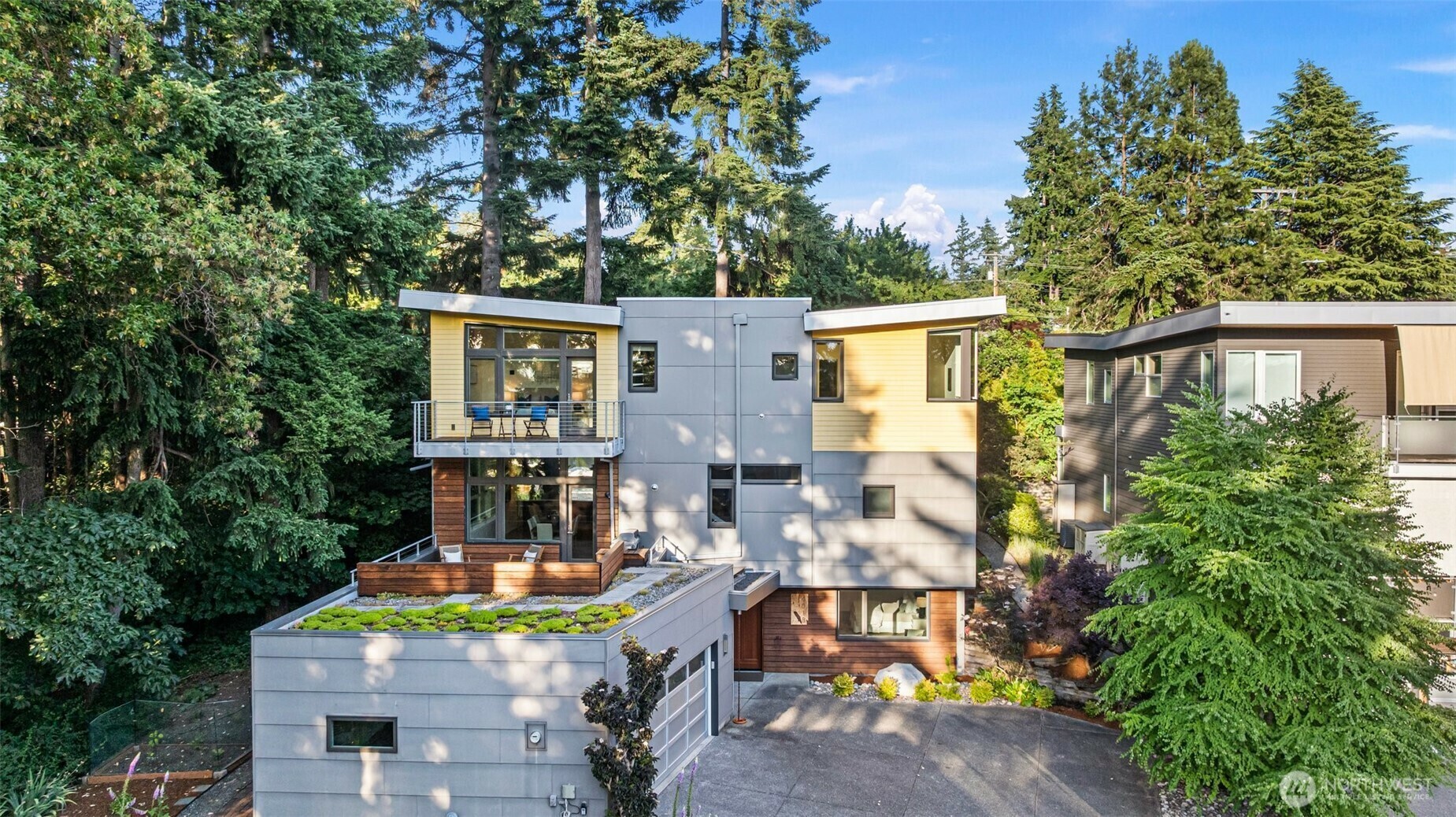 Property Photo: 4018 131st Place SE WA 98006