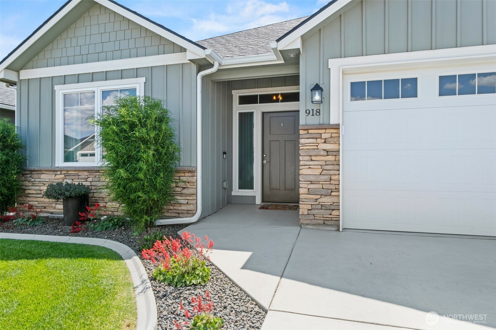Property Photo: 918 N M Loop Drive SW WA 98848