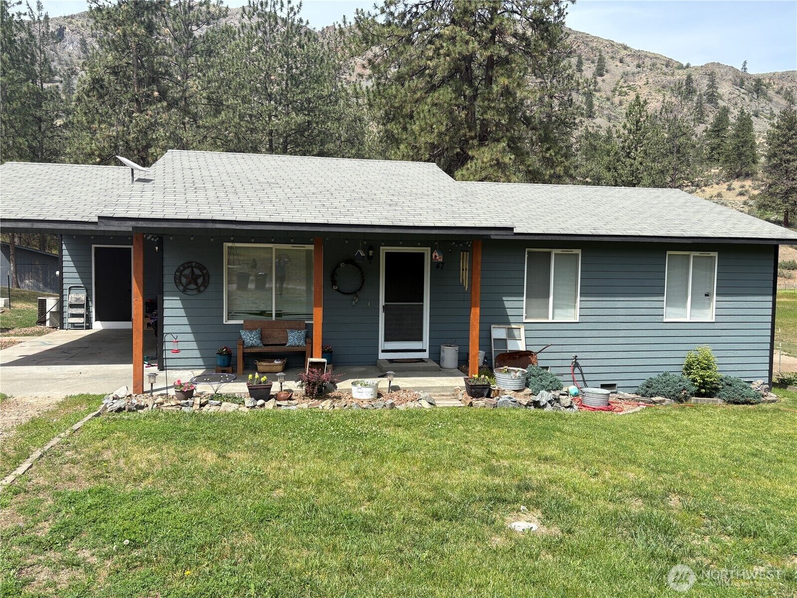 Property Photo:  47  Pinecrest Road  WA 98855 