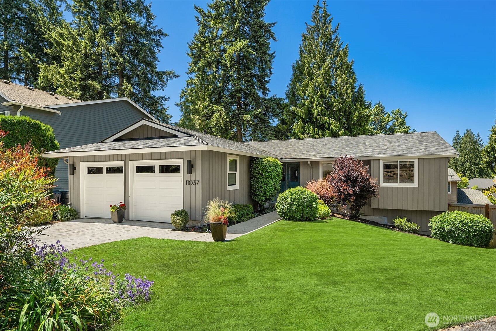 Property Photo: 11037 128th Place NE WA 98033