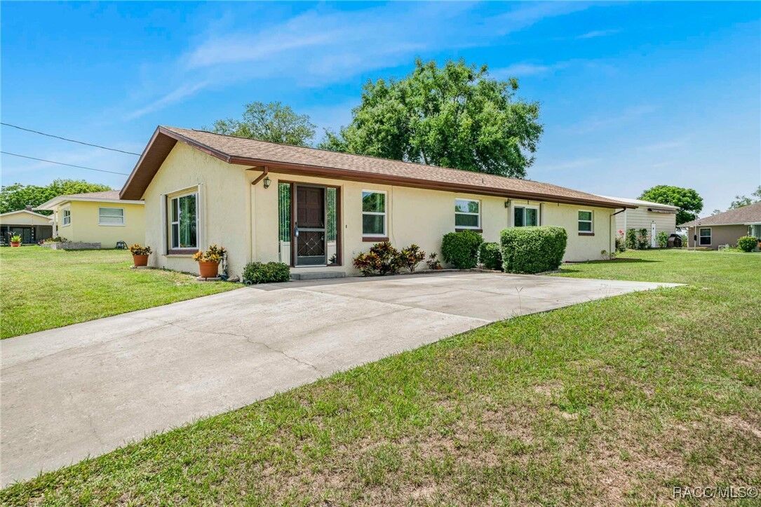 Property Photo: 504 Hilltop Road FL 34453