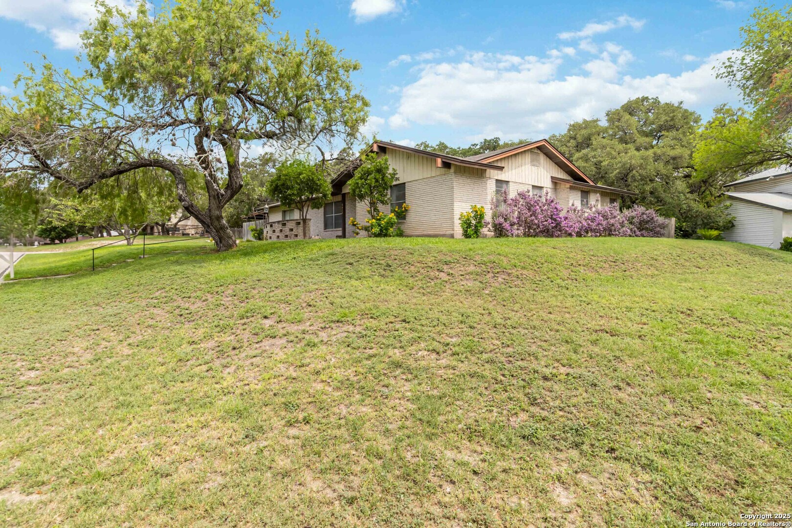 Property Photo: 5823 Prentiss Dr TX 78240