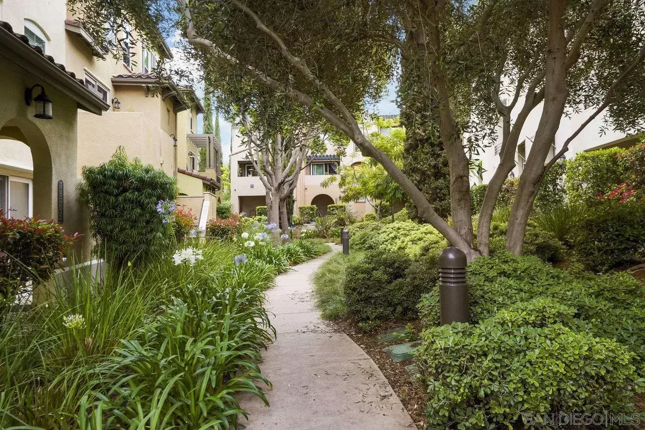 Property Photo: 2989 Escala Circle CA 92108