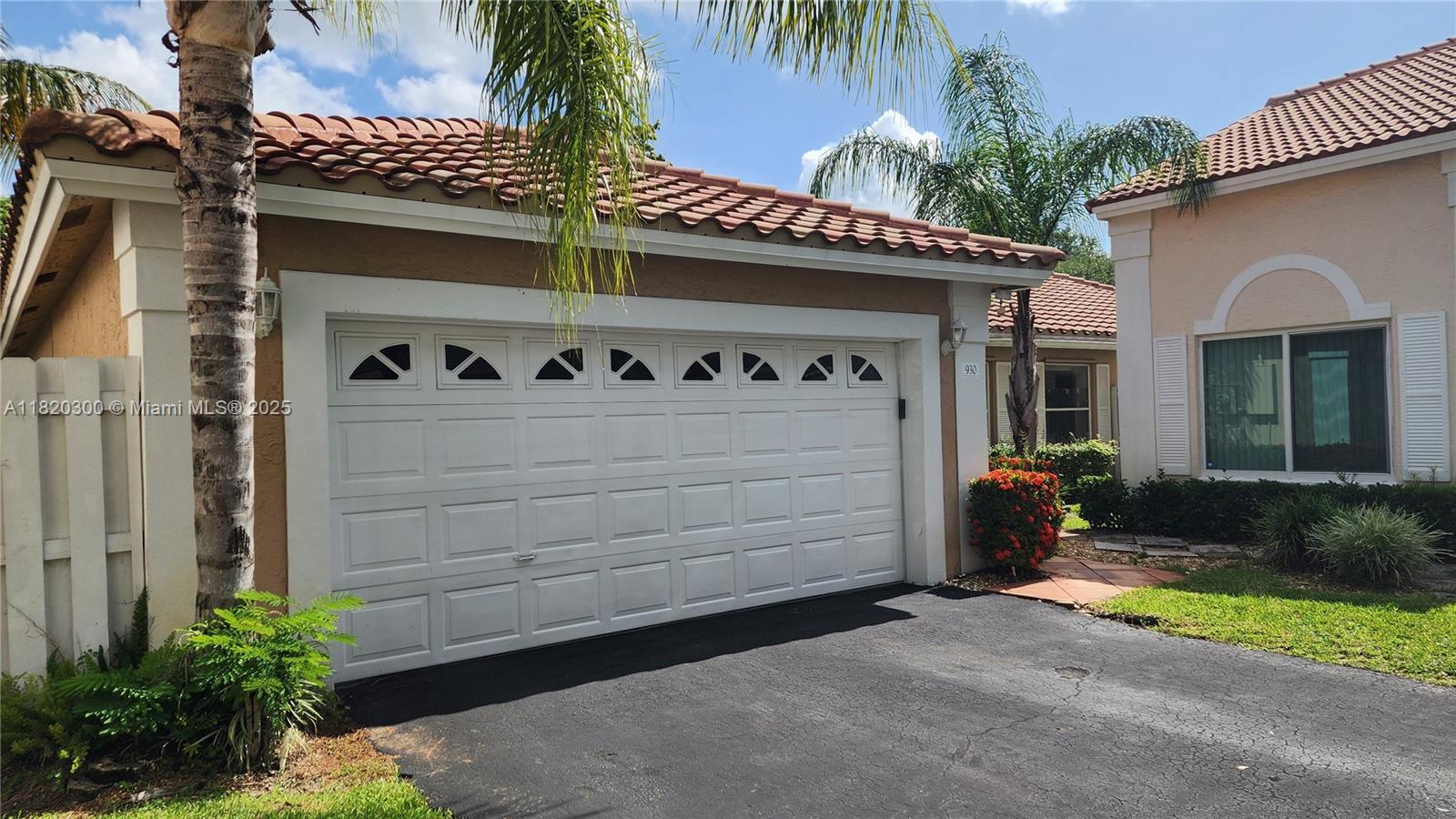 Property Photo: 930 NW 96th Ave FL 33324