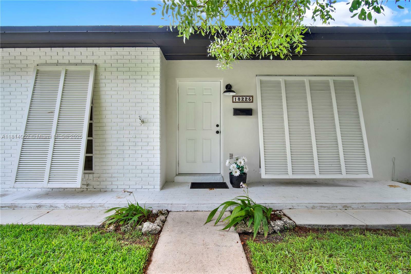 Property Photo: 18225 SW 94th Ave FL 33157