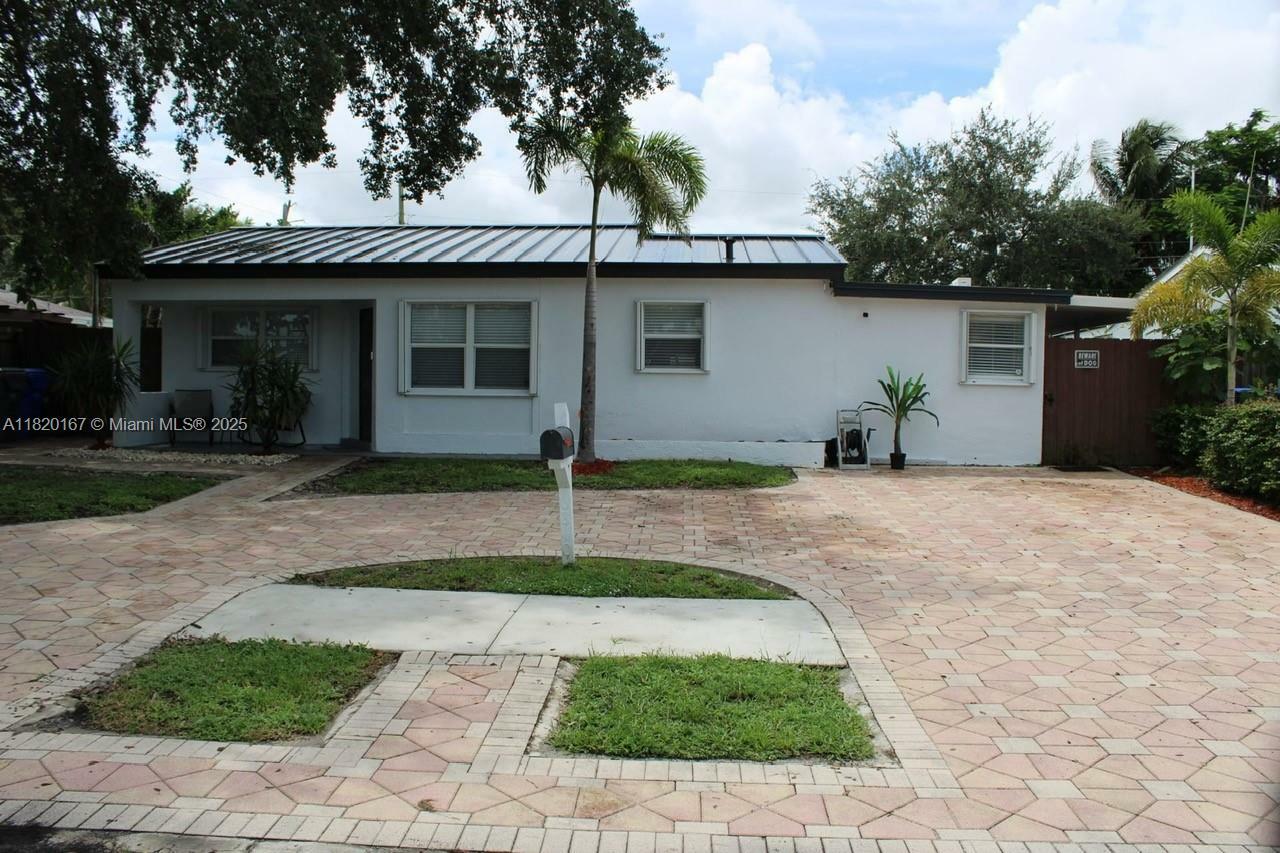 Property Photo:  6810 Douglas St  FL 33024 