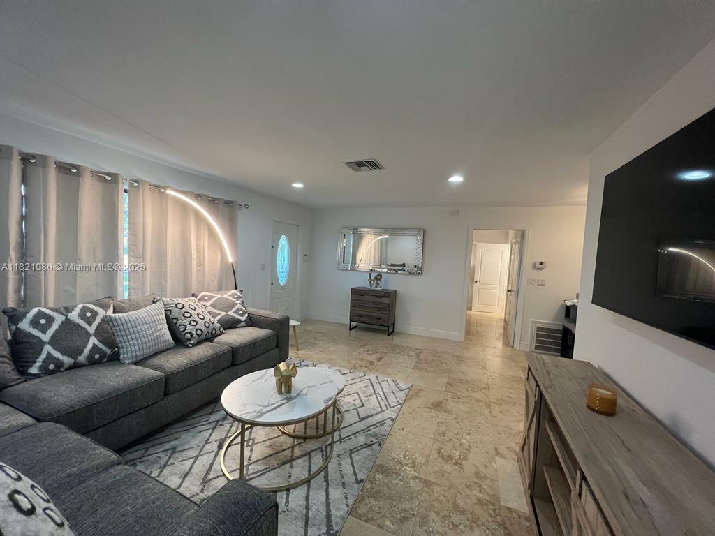 Property Photo: 3338 Taft St FL 33021