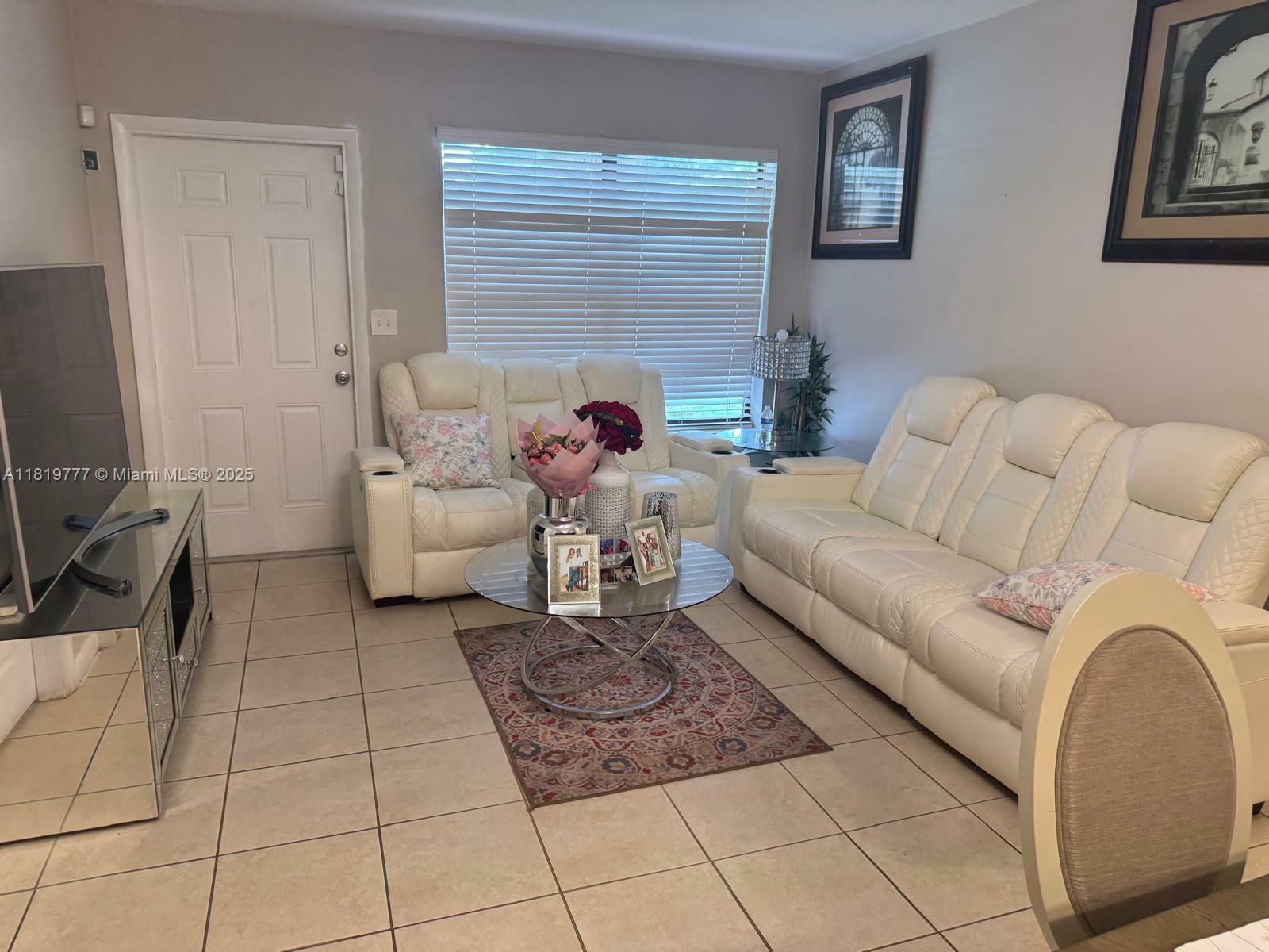 Property Photo: 4620 SW 31st Dr FL 33023
