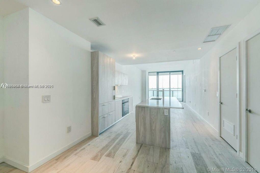 Property Photo: 480 NE 31st St 1002 FL 33137