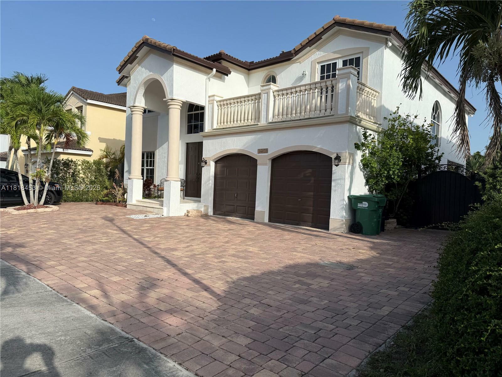 Property Photo: 16472 SW 58th Ter FL 33193