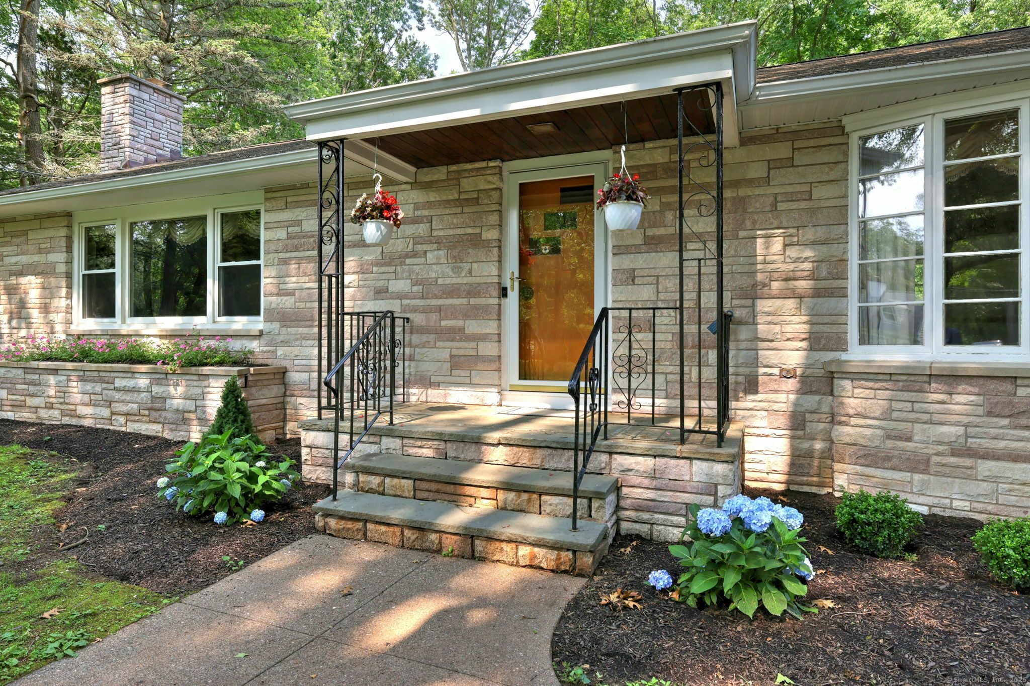 Property Photo:  307 Fairlea Road  CT 06477 