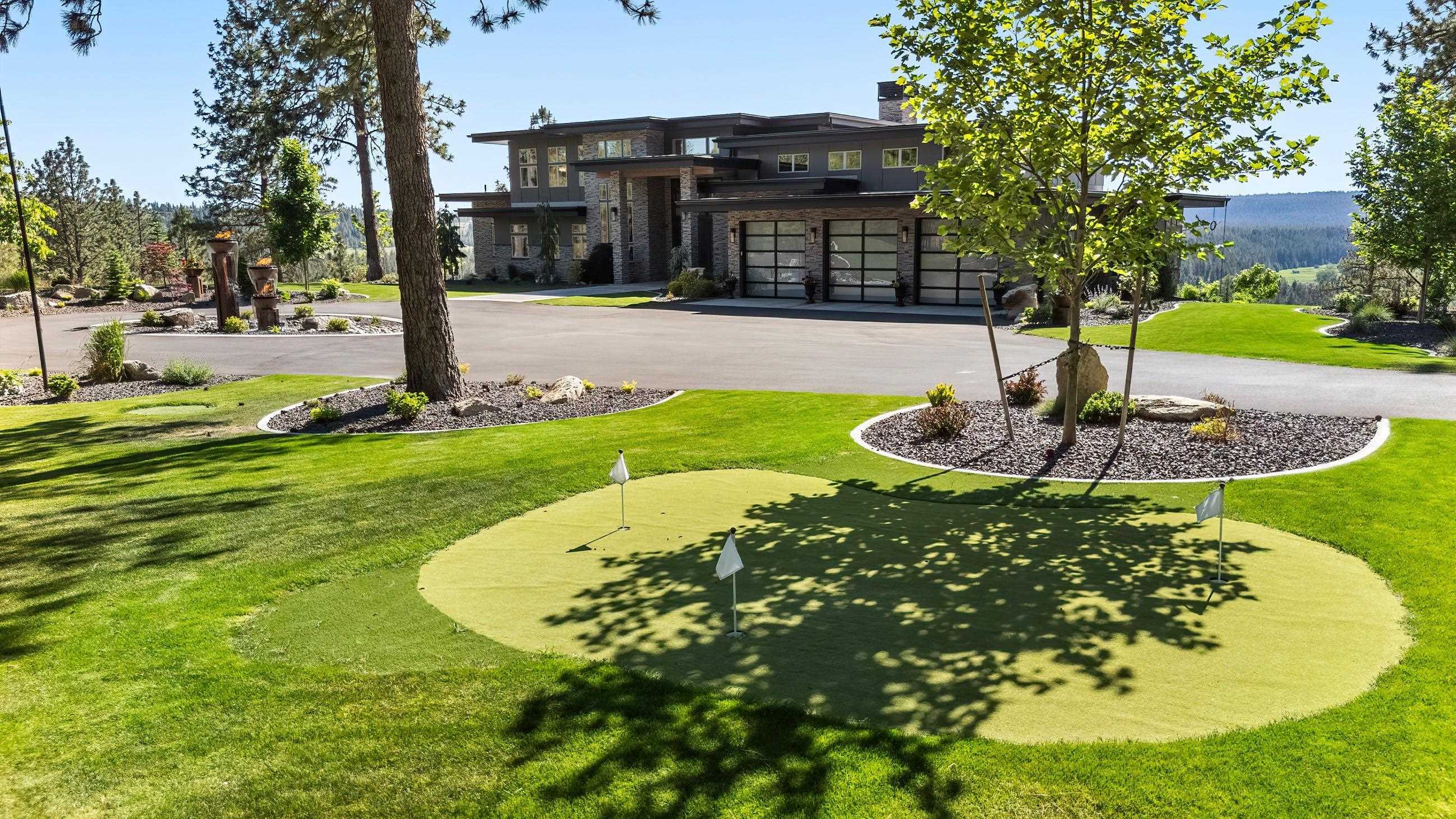 Property Photo: 13903 N Riverbluff Ln WA 99208
