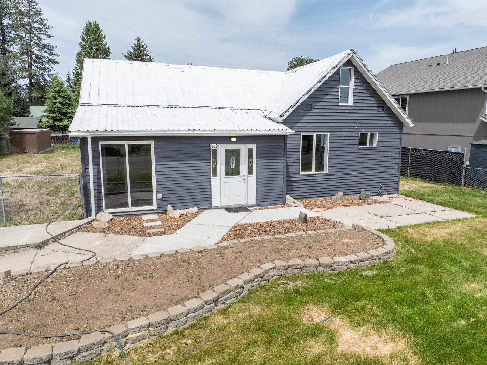 Property Photo:  109 E 6th St  WA 99009 