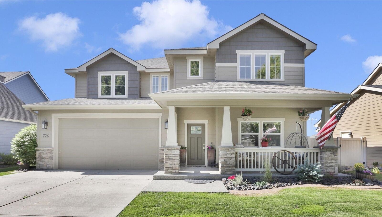 Property Photo:  726 E Colbert Rd  WA 99005 