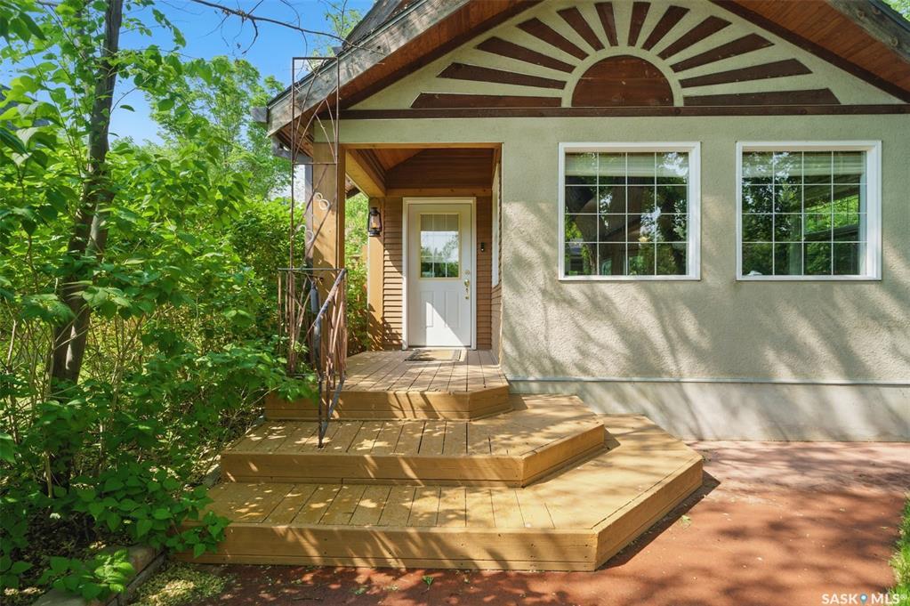 Property Photo: 318 28th Street W SK S7L 0K5