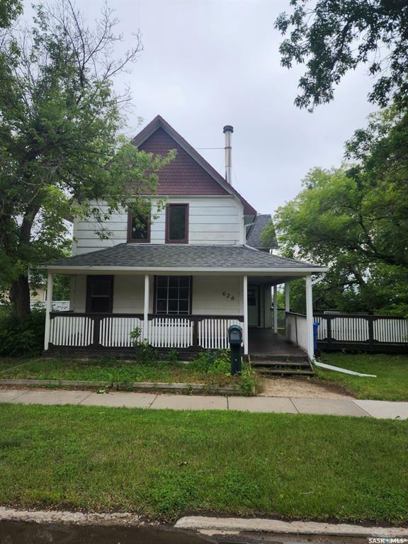 Property Photo:  626 2nd Street  SK S4A 0K9 