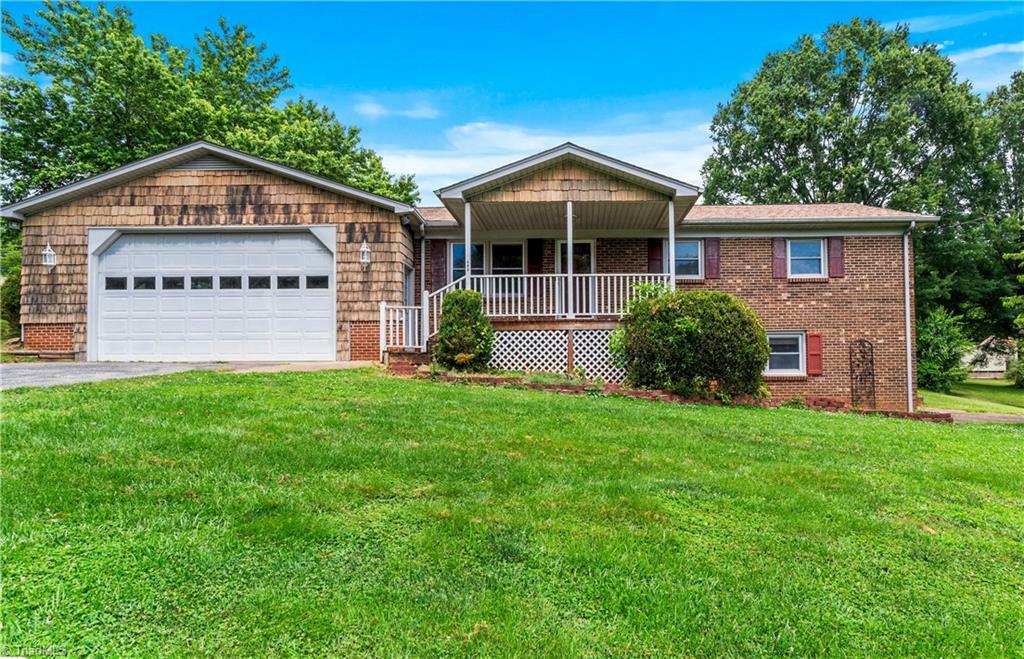 Property Photo: 103 East Street NC 28642