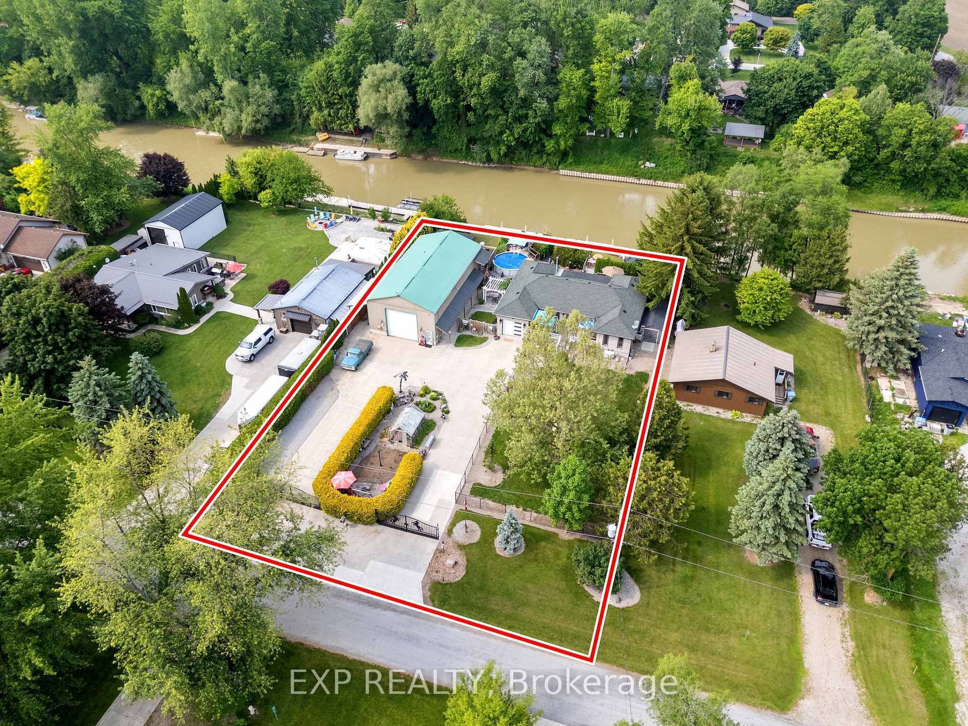 8458 Lazy Lane  Lambton Shores ON N0M 2N0 photo