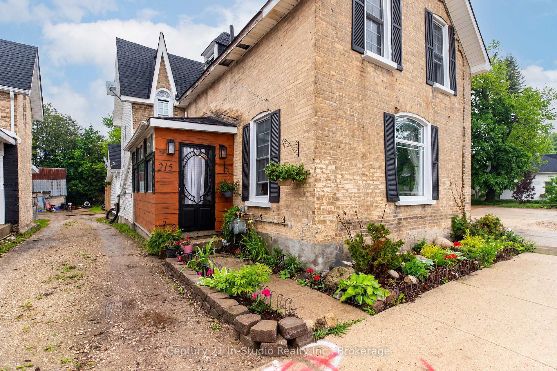 Property Photo: 215 Garafraxa Street ON N0G 1R0