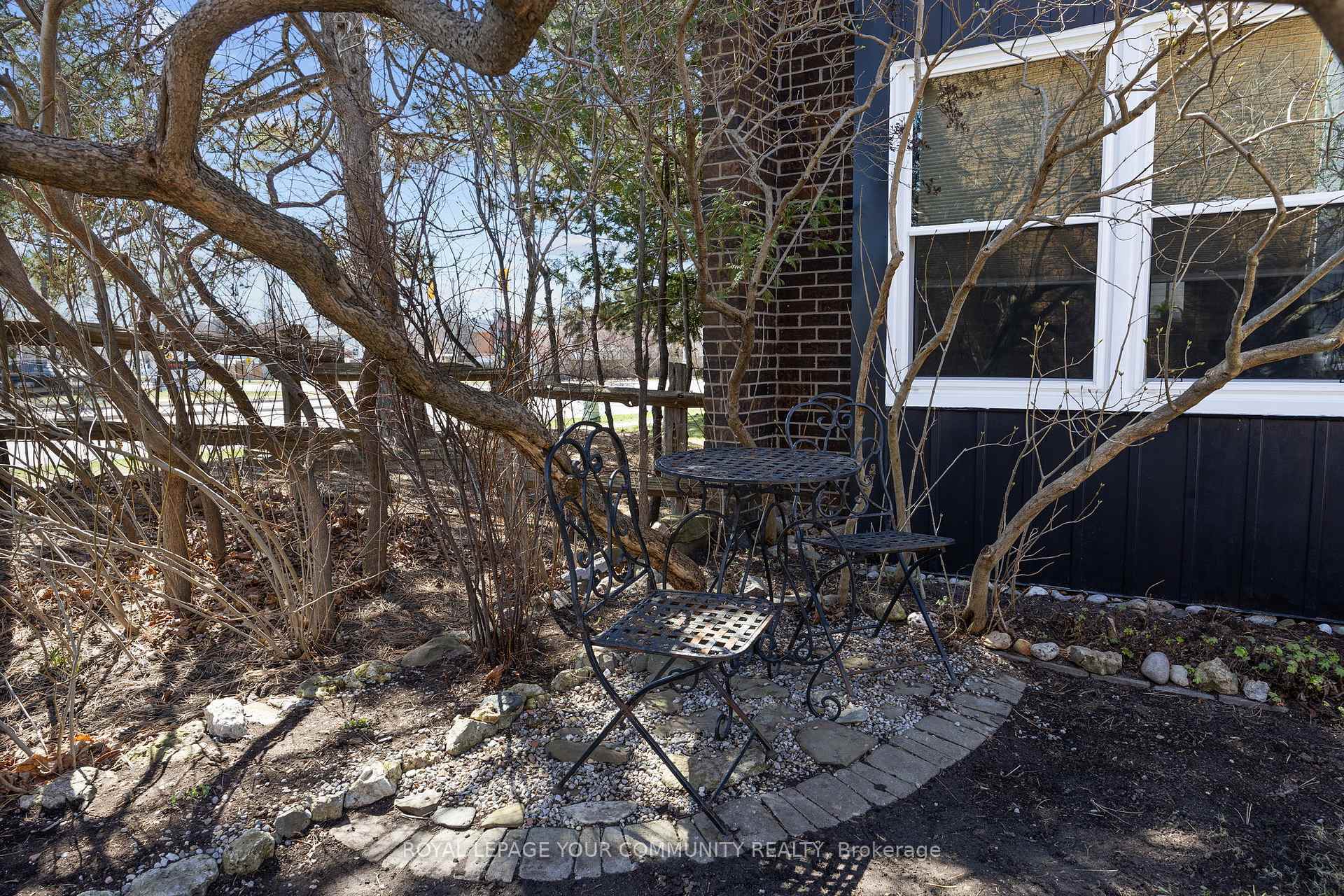 Property Photo: 1020 Central Park Drive 39 ON L6S 3J5