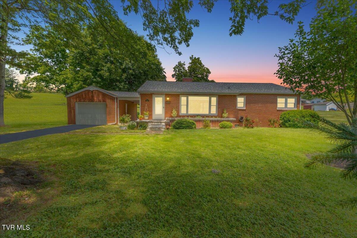 Property Photo: 2218 North Greenwood Drive TN 37604