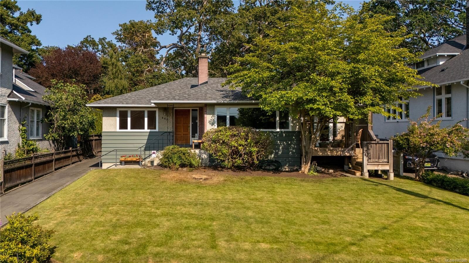 Property Photo: 645 Transit Rd BC V8S 4Z4