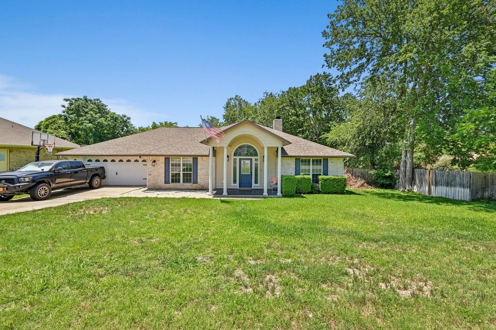 Property Photo: 185 Broadmoor Street TX 78654