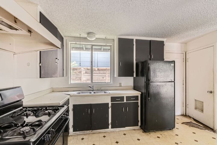 Property Photo: 1611 Suffolk Drive TX 78723