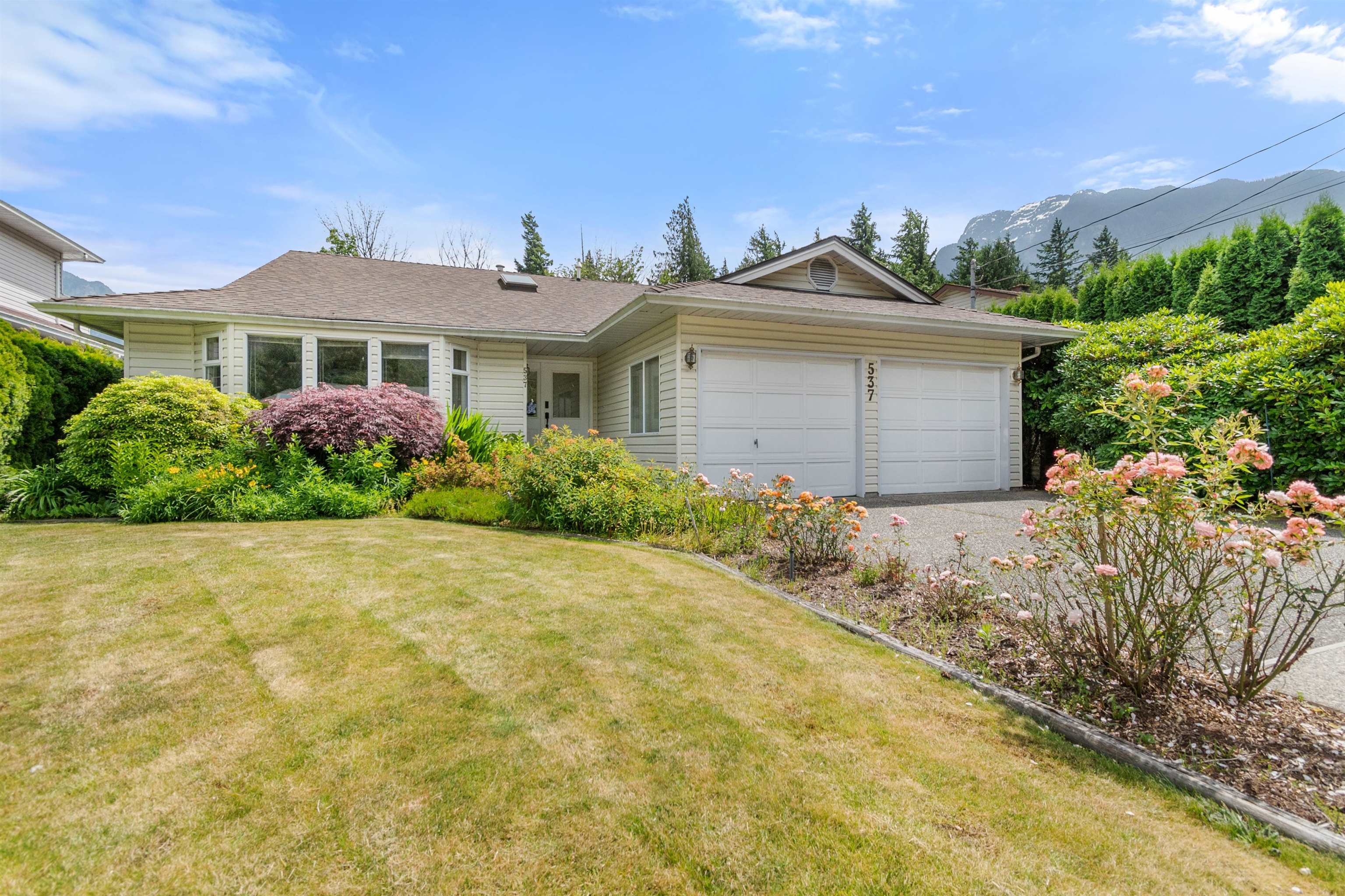 Property Photo: 537 Wardle Street BC V0X 1L0