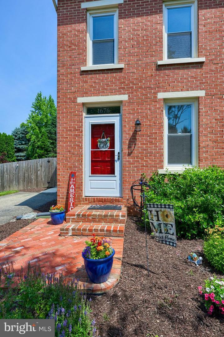 1676 Chadwick Circle  Lancaster PA 17603 photo