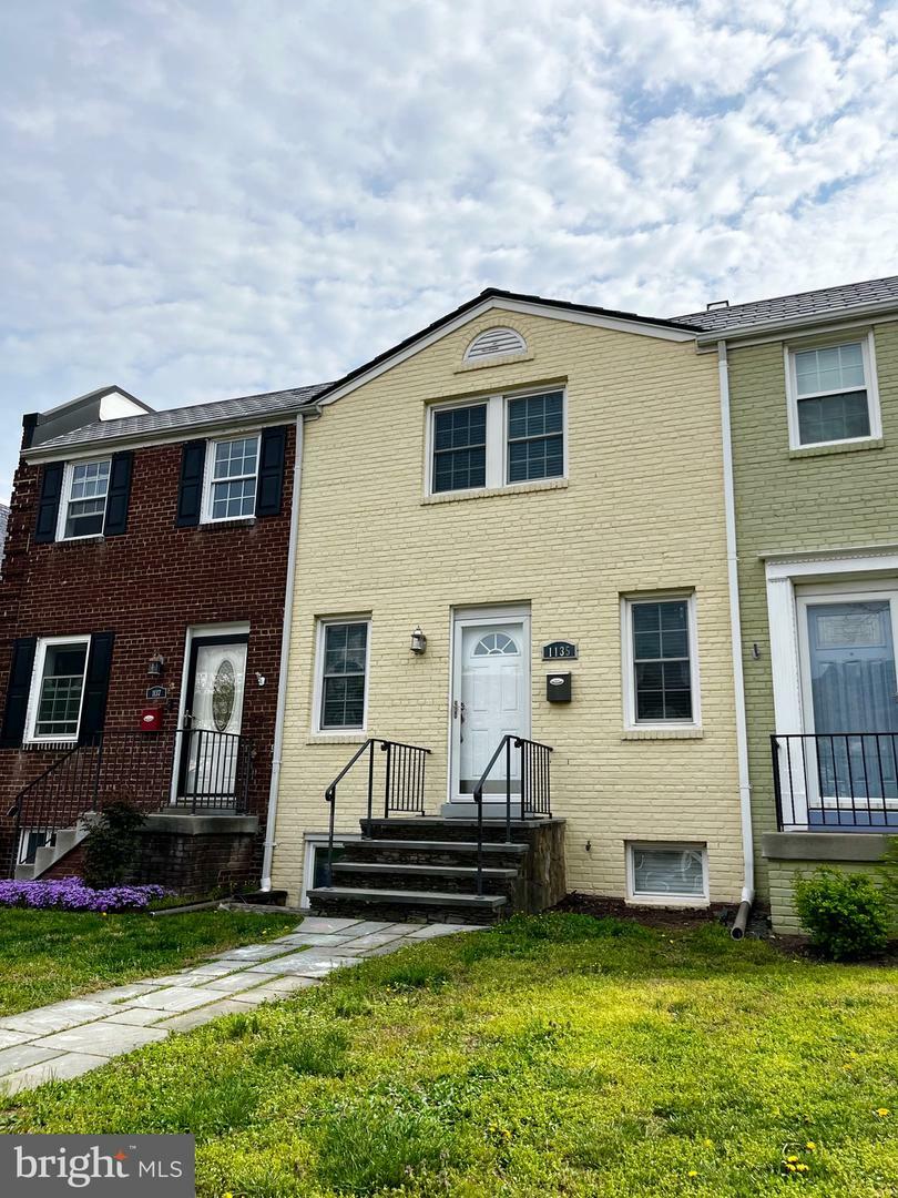 Property Photo: 1135 Colonial Avenue VA 22314