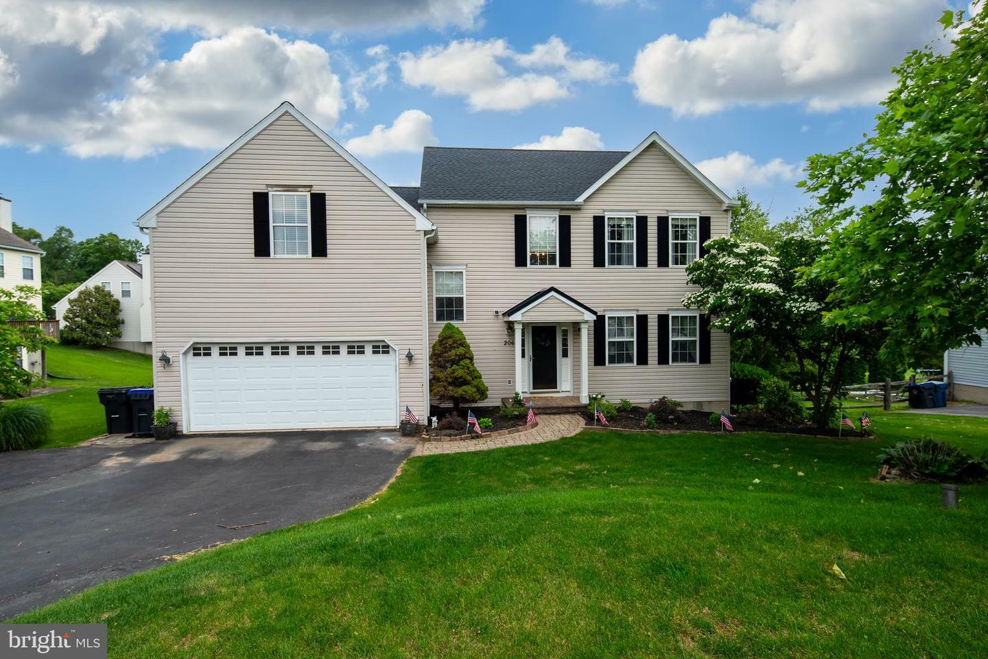 206 John Stevens Dr  Coatesville PA 19320 photo