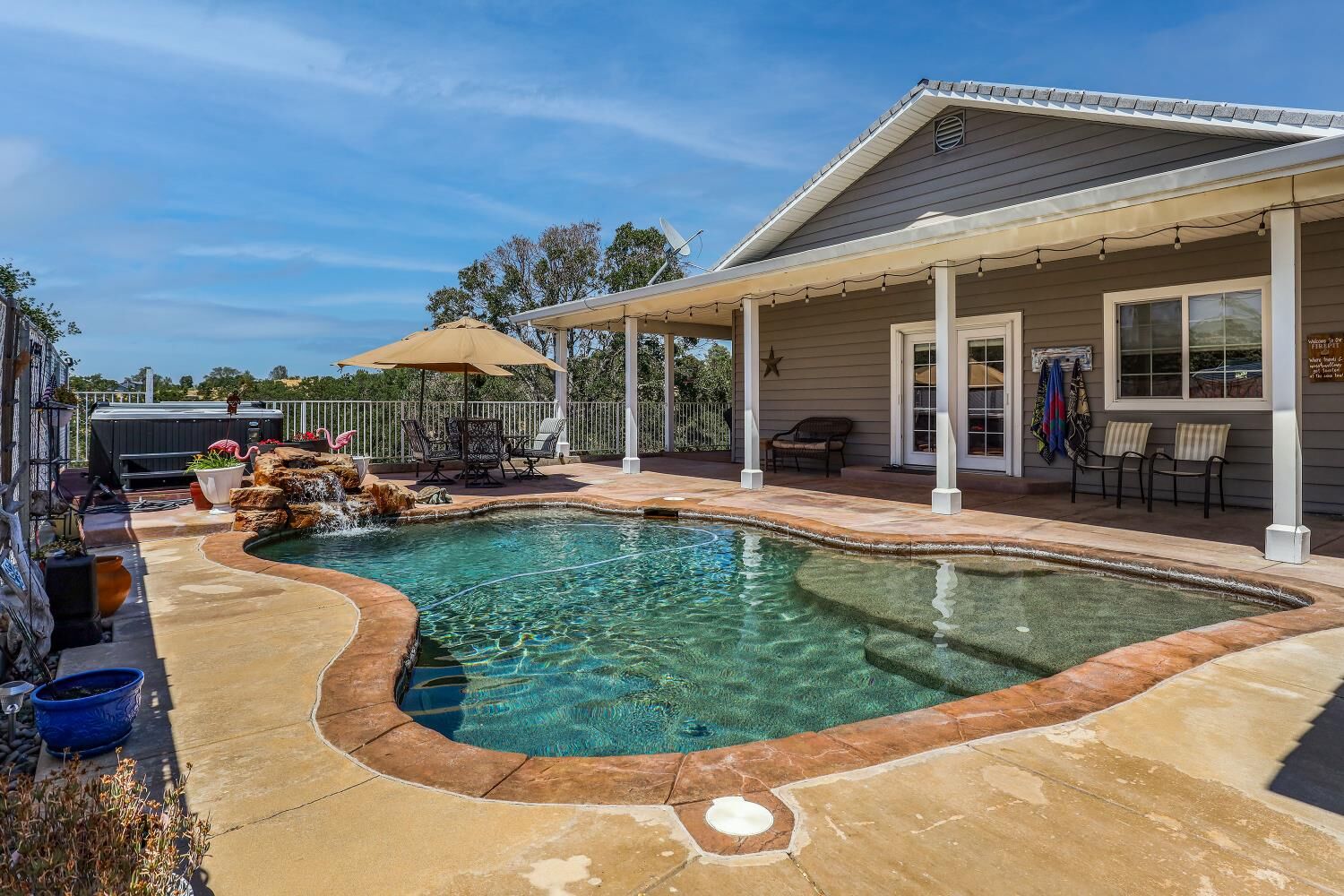 Property Photo:  3651 Delin Way  CA 95252 