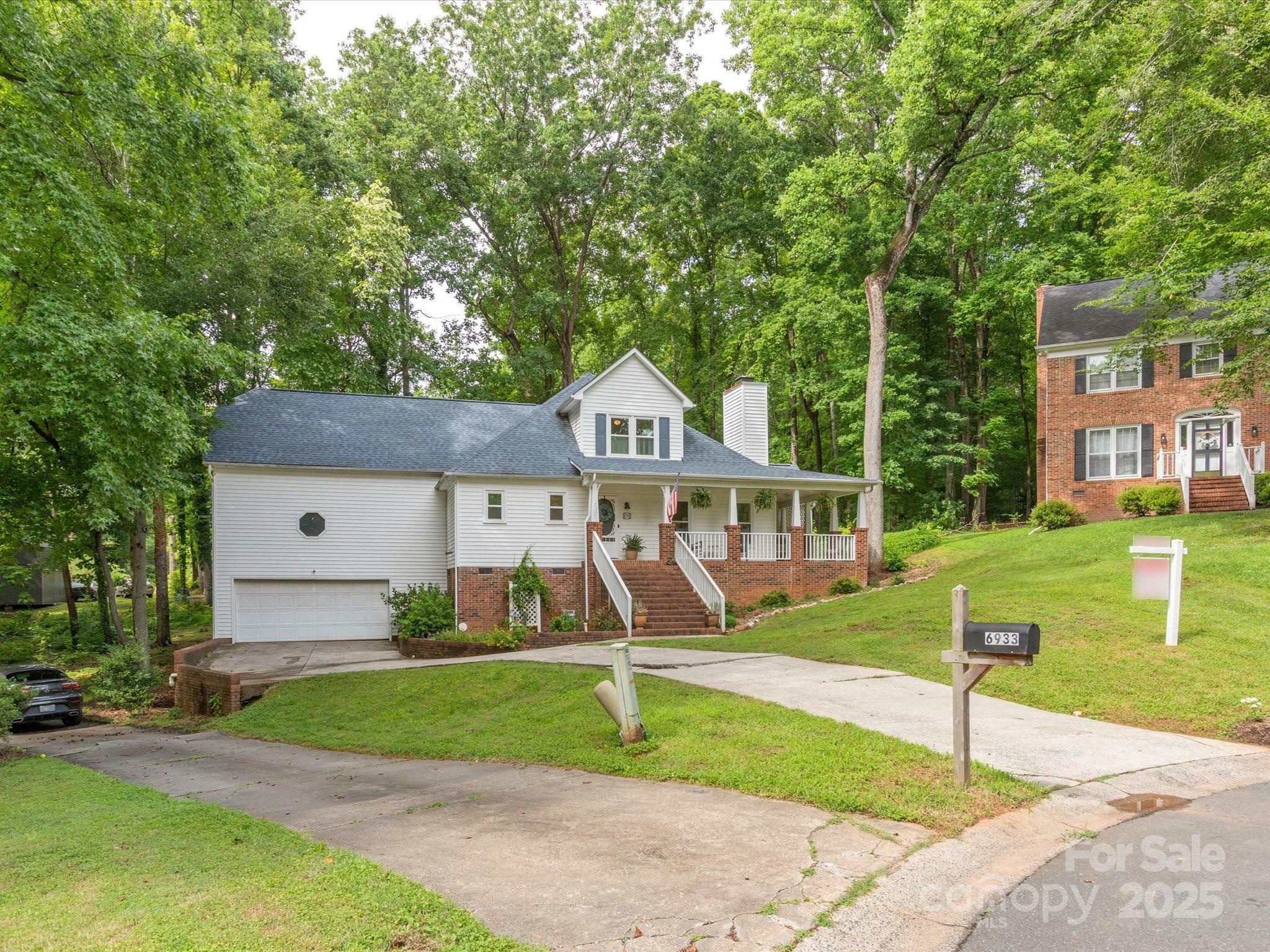 Property Photo: 6934 Loretta Place NC 28215