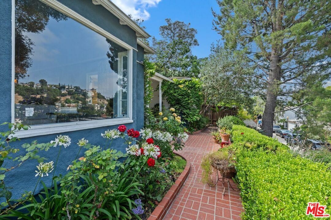 Property Photo: 2428 Panorama Ter CA 90039